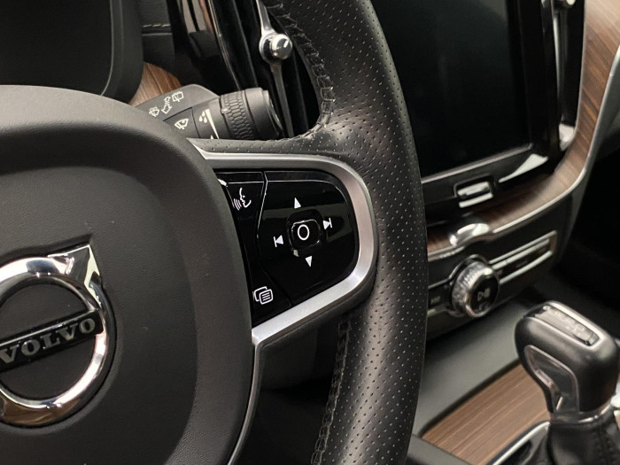 Volvo XC60 T5 AWD INSCRIPTION AUT CZ