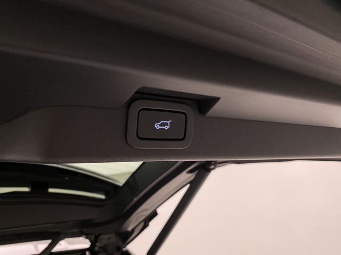 Land Rover Discovery 3,0 Sd6 AWD HSE REZERVACE