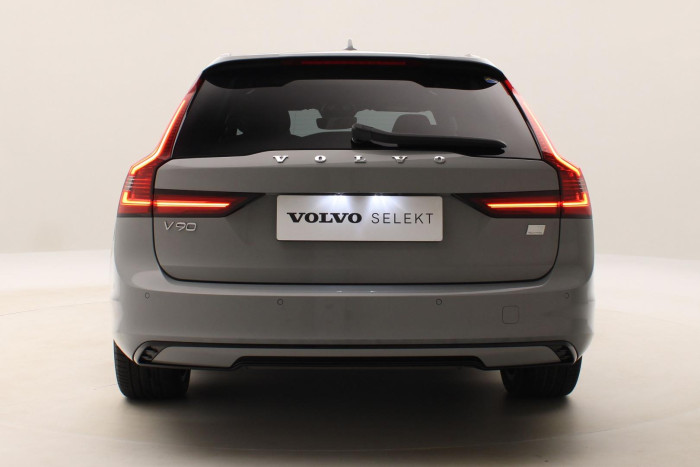 Volvo V90 T8 AWD ULTIMATE REZERVACE