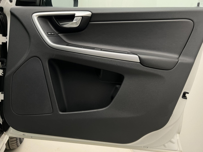 Volvo XC60 D5 AWD R-DESIGN AUT 2.4 d