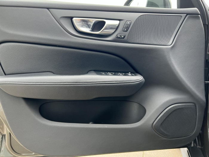 Volvo V60 CROSS COUNTRY B4 AWD REZERVACE