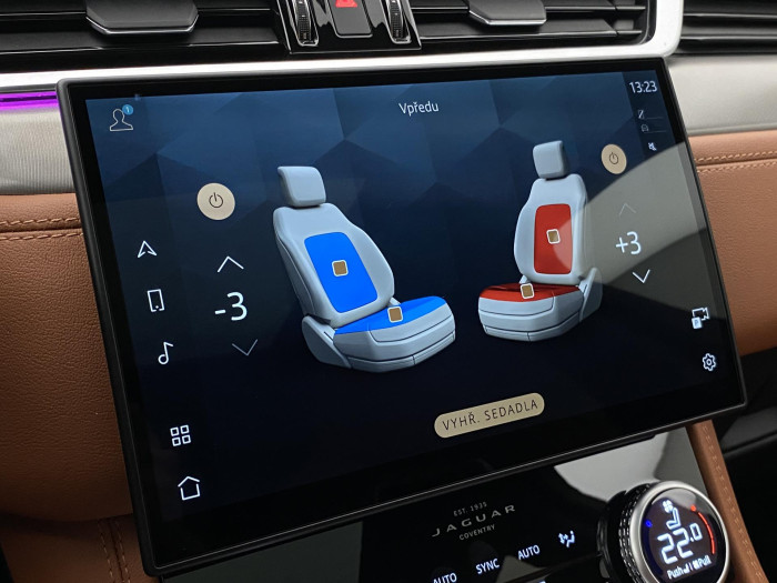 Jaguar F-Pace D300 R-DYNAMIC HSE REZERVACE 3.0 d Dynamic