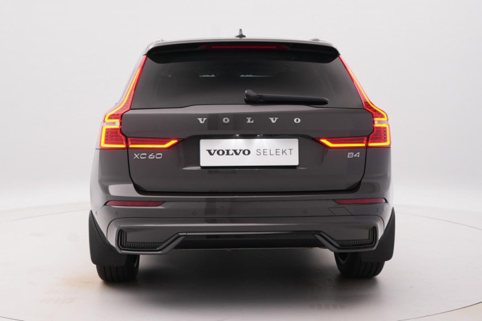 Volvo XC60 B4 PLUS DARK AUT REZERVACE