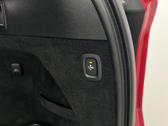 Volvo XC90 B5 AWD R-DESIGN 7MÍSTNÁ AUT