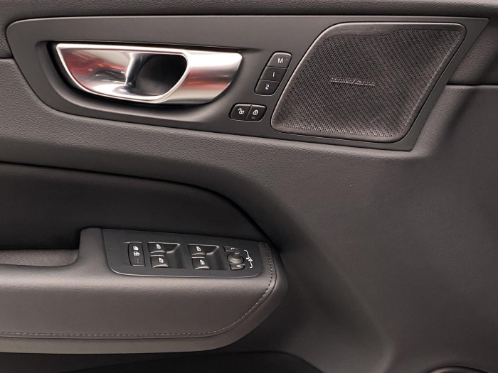 Volvo XC60 B5 AWD DARK PLUS REZERVACE