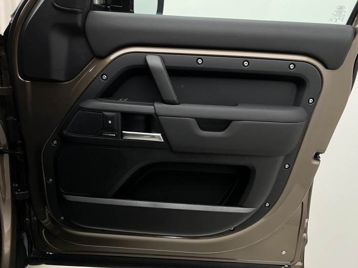 Land Rover Defender 110 D250 X-DYNAMIC SE AWD Aut 3.0 d Dynamic SE