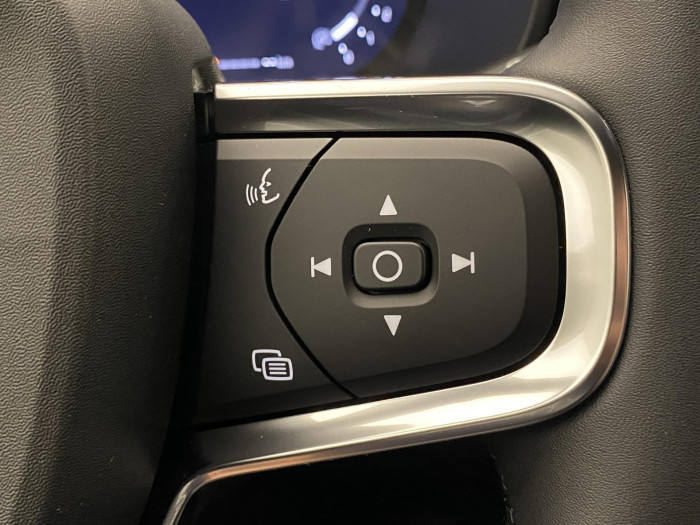 Volvo XC40 B3 AUT DARK PLUS