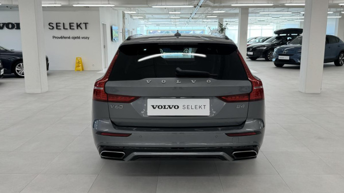 Volvo V60 B4 R-DESIGN AUT REZERVACE