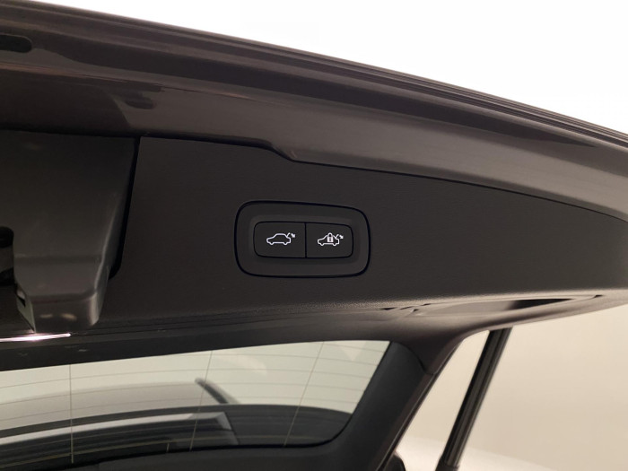 Volvo V60 B4 DARK PLUS AUT 1.maj