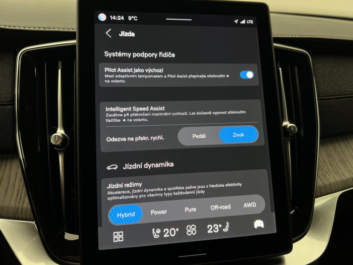 Volvo XC90 T8 AWD RECHARGE PLUS DARK CZ