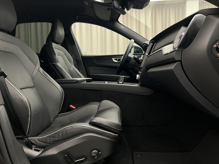 Volvo XC60 B5 AWD R-DESIGN AUT 1.maj.