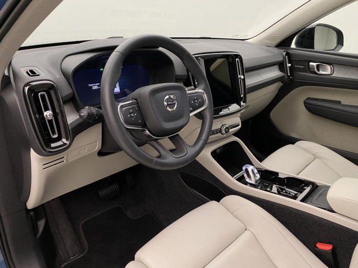 Volvo XC40 B4 DARK ULTRA AUT CZ