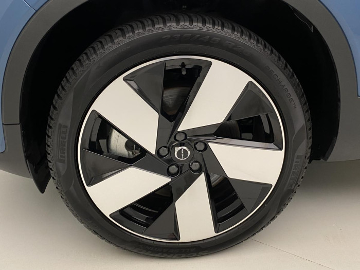 Volvo C40 RECHARGE TWIN AWD REZERVACE