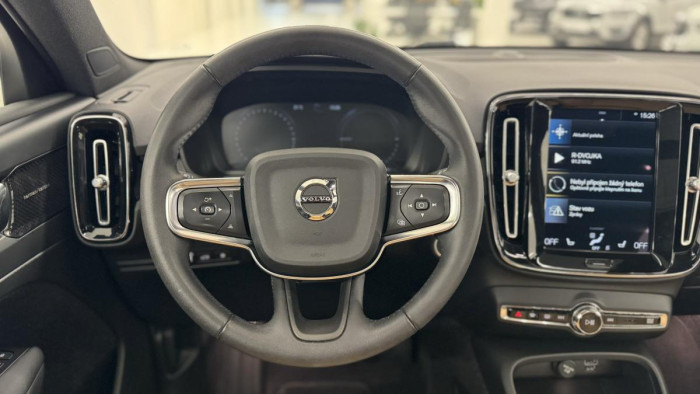 Volvo XC40 T5 TWINe INSCRIPTION REZERVACE