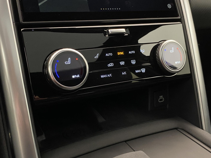 Land Rover Discovery D250 AWD R-DYNAMIC REZERVACE 3.0 d Dynamic