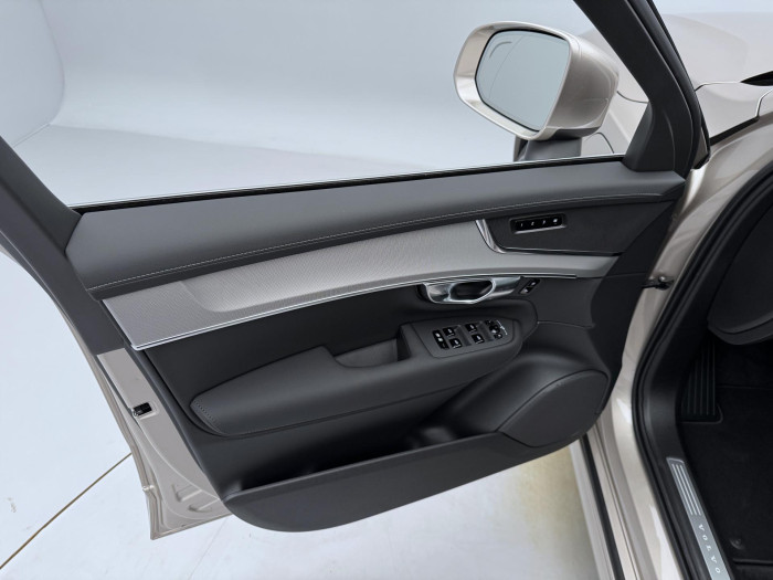 Volvo XC90 T8 AWD AUT RECHARGE CORE 7míst
