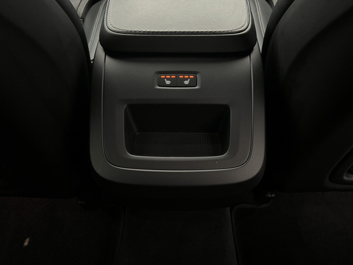 Volvo XC90 B5 AWD R-DESIGN 7MÍSTNÁ AUT