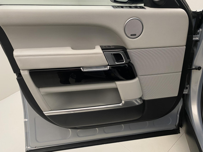 Land Rover Range Rover HYBRID AUTOBIOGRAPHY REZERVACE