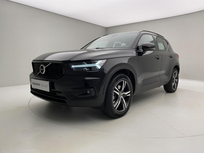 Volvo XC40 B4 R-DESIGN AUT REZERVACE