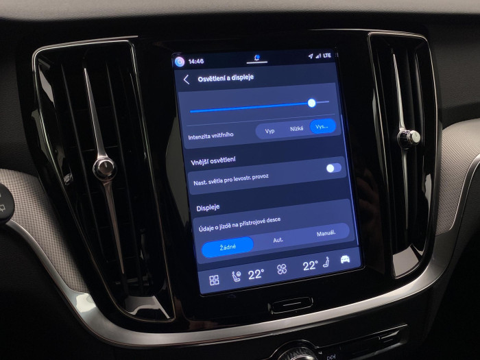 Volvo V60 B4 DARK PLUS AUT CZ