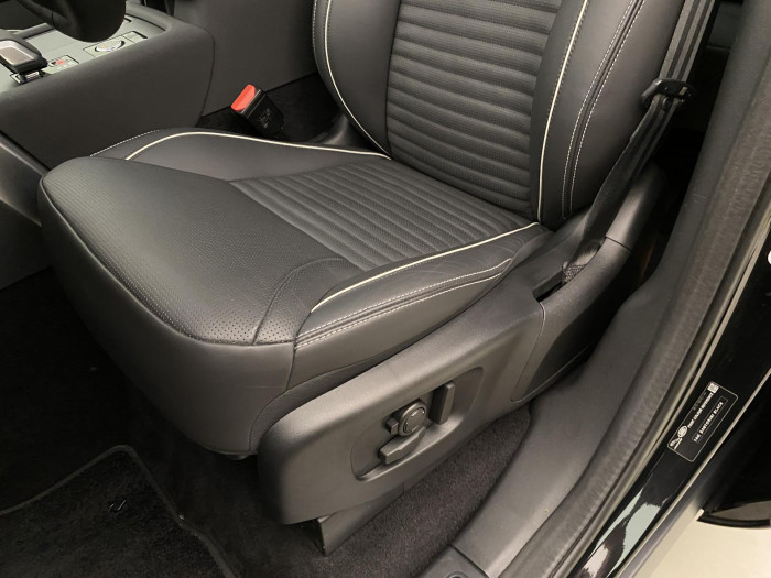 Land Rover Discovery D250 AWD R-DYNAMIC REZERVACE 3.0 d Dynamic