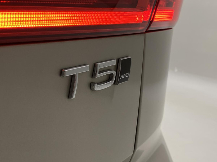 Volvo XC60 T5 AWD MOMENTUM AUT REZERVACE 2.0 Momentum