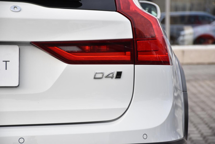 Volvo V90 CC D4 AWD ADVANCED REZERVACE 2.0 d CC CC