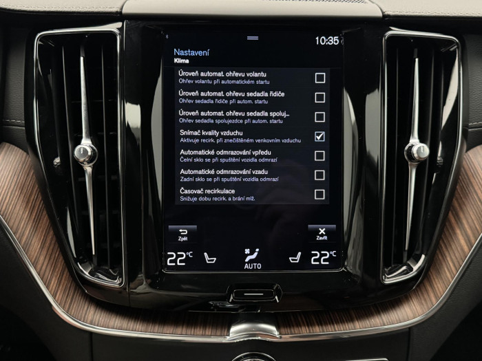 Volvo XC60 B4 AWD MOMENTUM CZ 1.maj 2.0 Momentum