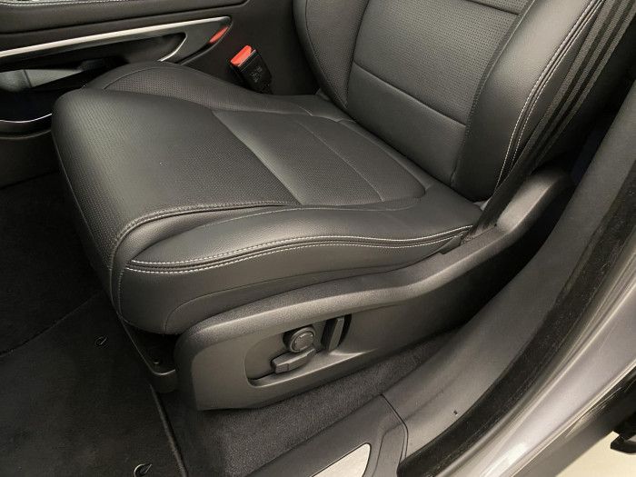 Jaguar F-Pace D300 R-DYNAMIC SE REZERVACE 3.0 d Dynamic SE