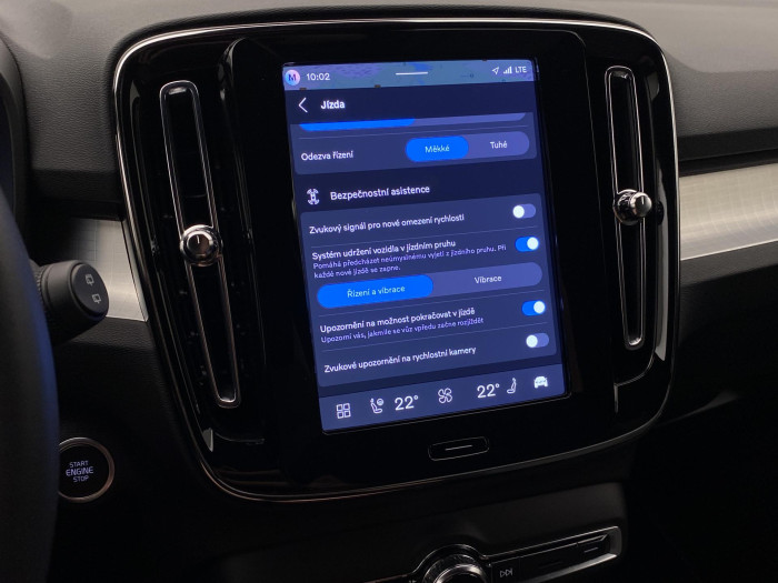 Volvo XC40 B3 DARK PLUS AUT CZ