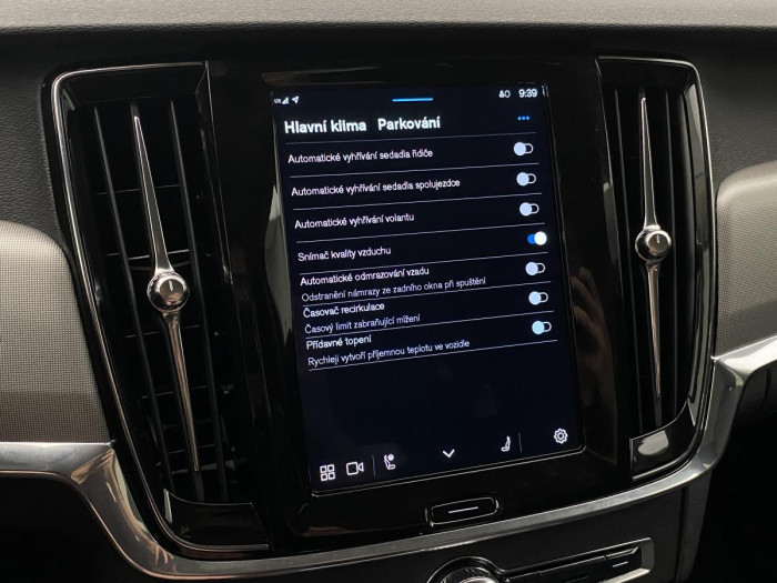 Volvo V90 B4 AWD CORE AUT REZERVACE