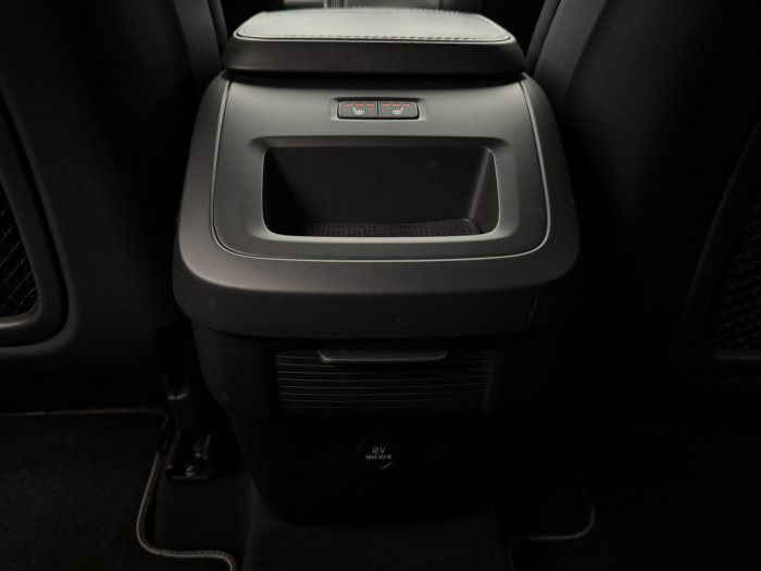 Volvo XC90 B5 AWD R-DESIGN AUT CZ