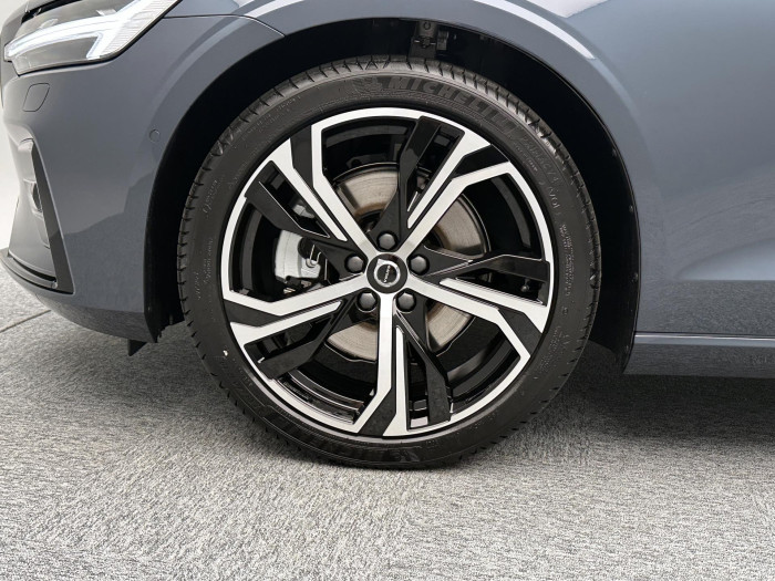 Volvo V60 B4 AUT DARK PLUS