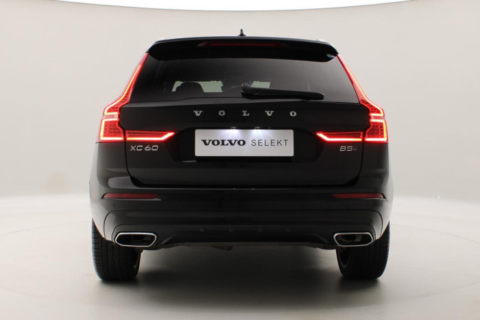 Volvo XC60 B5 AWD R-DESIGN REZERVACE