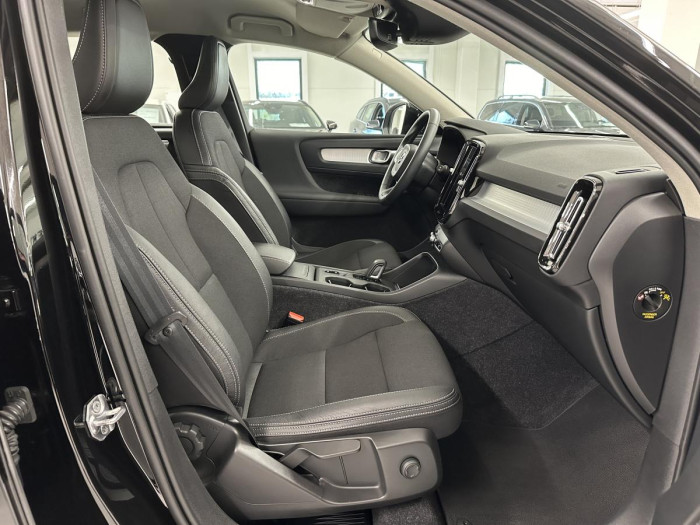 Volvo XC40 T3 MOMENTUM AUT REZERVACE 1.5 Momentum