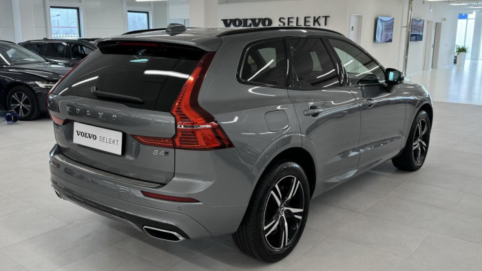 Volvo XC60 B4 AWD R-DESIGN REZERVACE