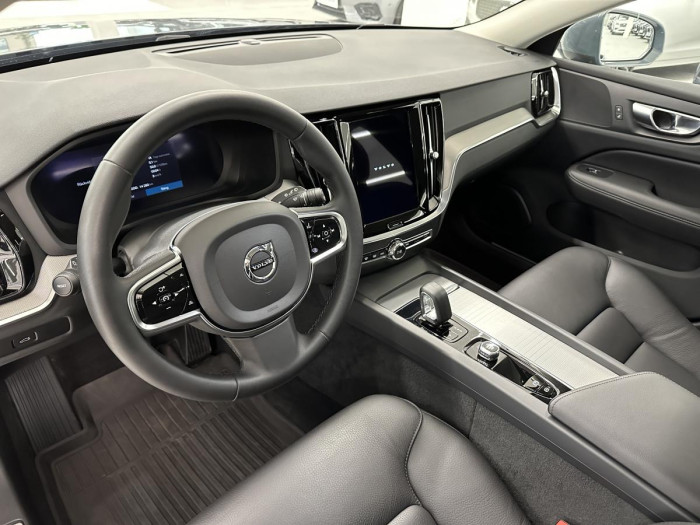 Volvo V60 CROSS COUNTRY B4 REZERVACE