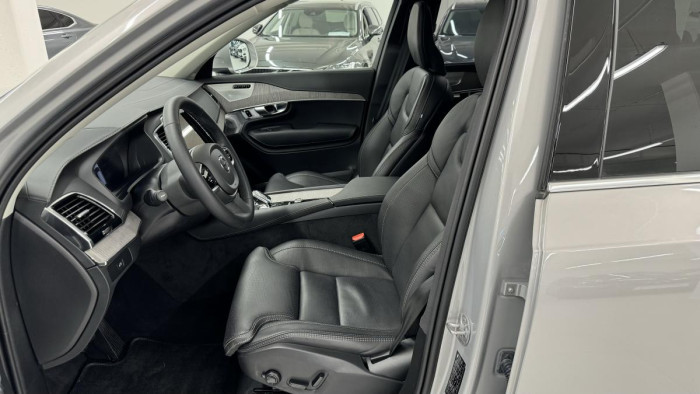 Volvo XC90 B5 AWD ULTIMATE REZERVACE