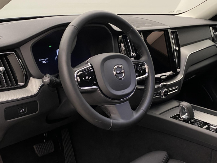 Volvo XC60 B4 AWD PLUS DARK AUT 1.maj