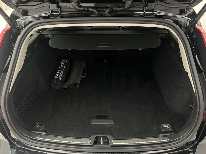 Volvo V60 B4 PLUS DARK AUT 1.maj.