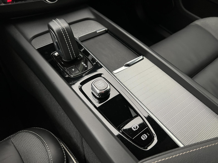 Volvo XC60 B5 AWD R-DESIGN AUT