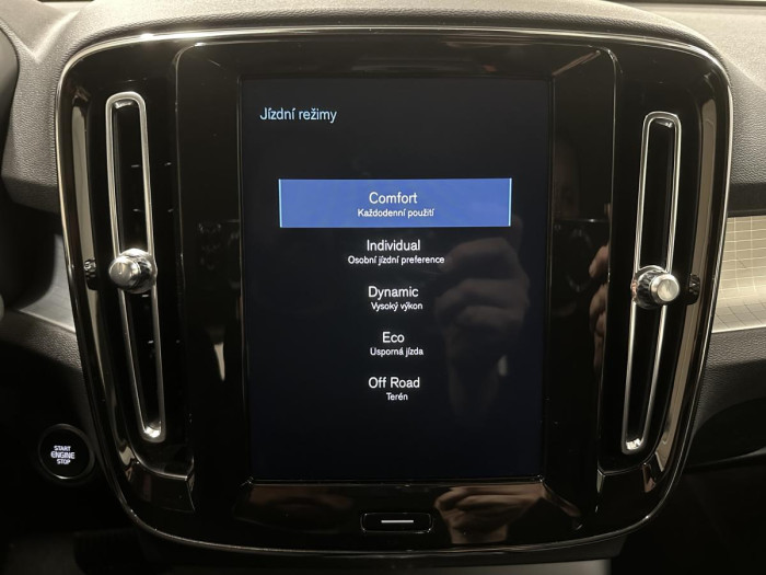 Volvo XC40 T3 MOMENTUM AUT REZERVACE 1.5 Momentum