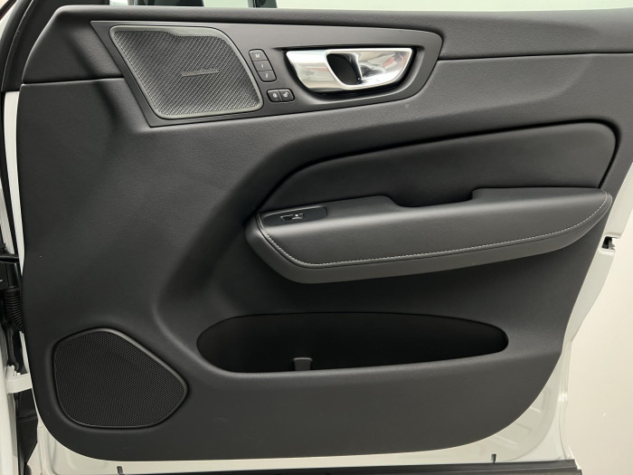 Volvo XC60 B4 AWD R-DESIGN AUT CZ
