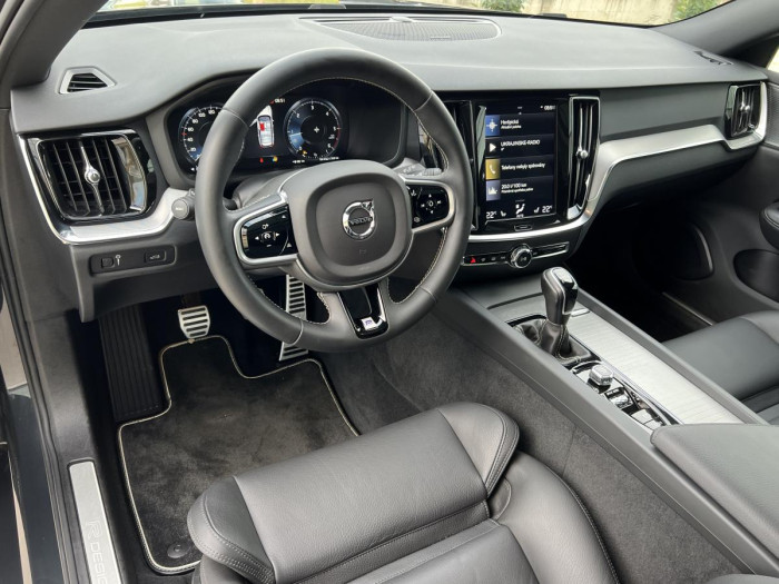 Volvo V60 D4 R-DESIGN NAVIGACE 1.maj. 2.0 d