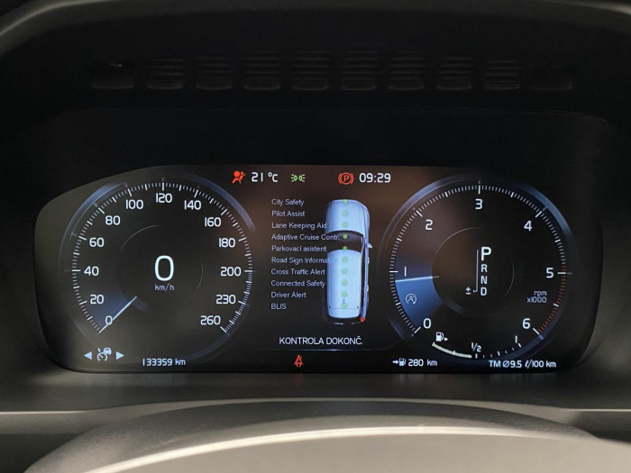 Volvo XC90 D5 AWD R-DESIGN REZERVACE 2.0 d