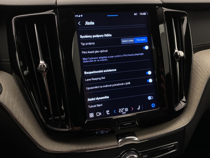 Volvo XC60 B4 AWD INSCRIPTION AUT CZ