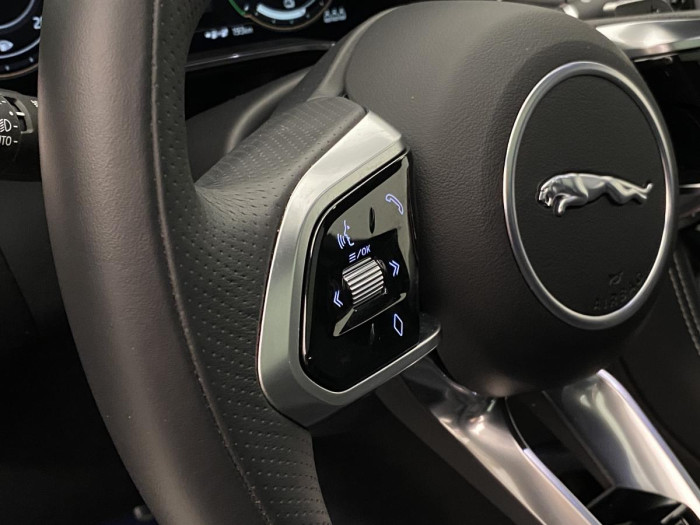 Jaguar F-Pace P400e R-DYNAMIC SE REZERVACE 2.0 Dynamic SE