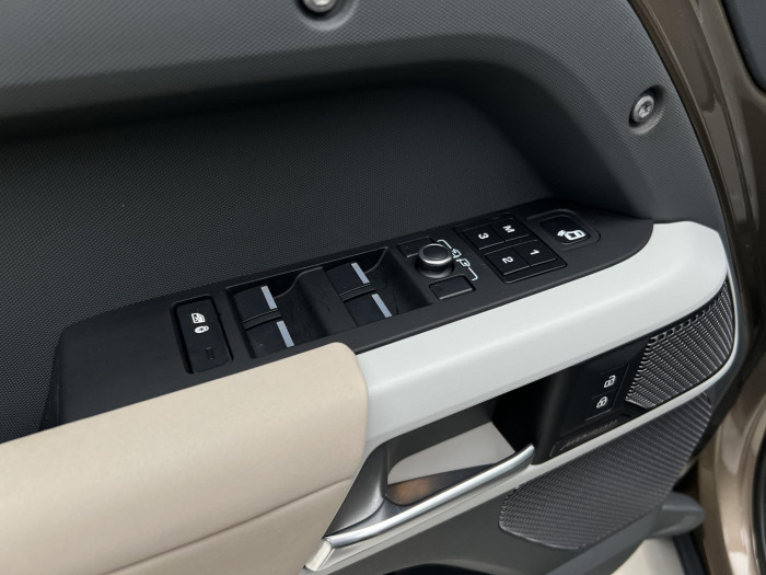 Land Rover Defender D250 SE AWD AUT CZ 3.0 d SE