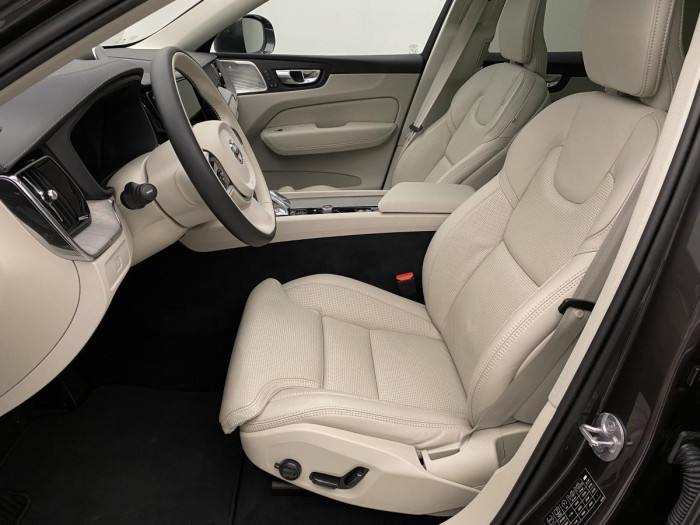 Volvo XC60 B5 AWD ULTIMATE AUT CZ 1.maj.
