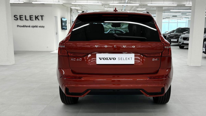 Volvo XC60 B4 AWD PLUS DARK REZERVACE 2.0 Plus